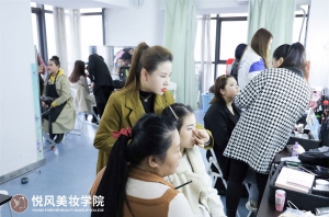 济南有没有正规专业的化妆培训学校？