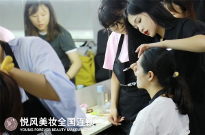 济南知名化妆学校分享化妆小技巧！