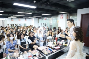 学化妆怎么样提升化妆美感？济南化妆学校分享！