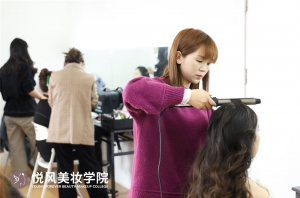 悦风美妆学院，圆你美丽梦想