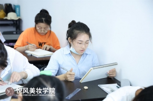 在悦风美妆学校，遇见更好的自己